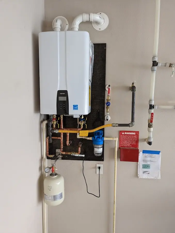 Professional plumber installing copper piping in a Ocean Springs home